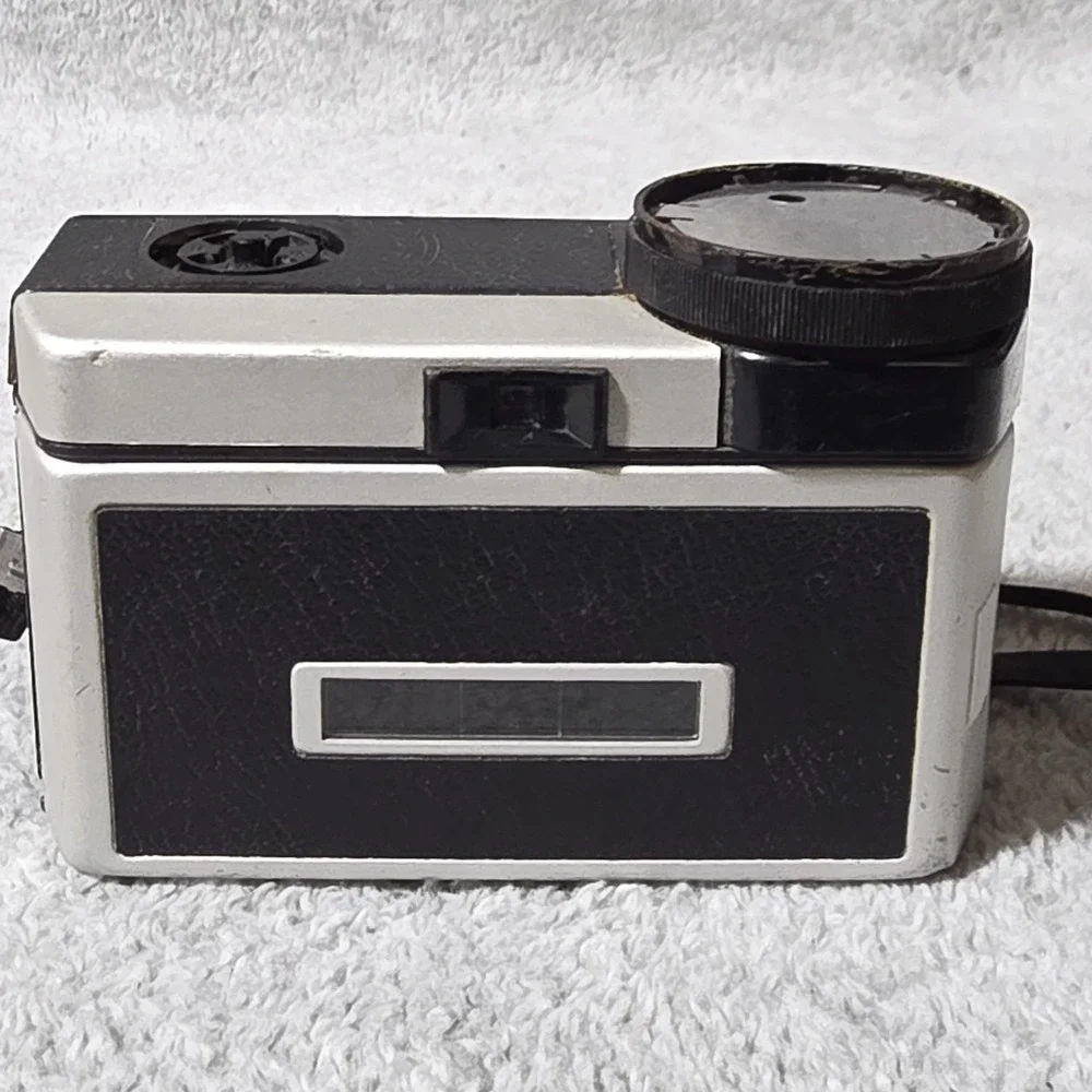 Vintage 1960's Kodak Instamatic 154 Film Camera